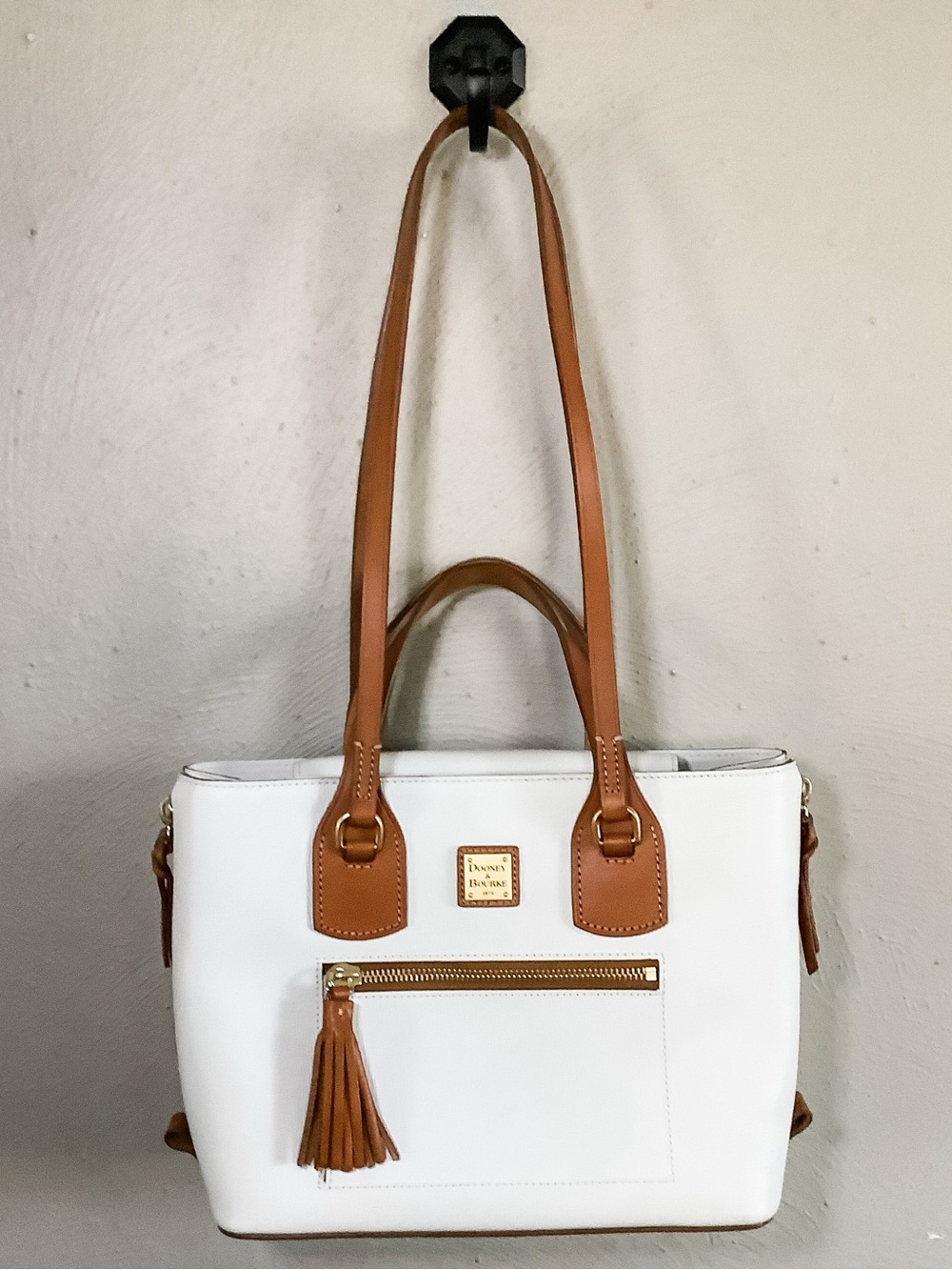 NWOT Dooney & Bourke Morgan shoulder bag